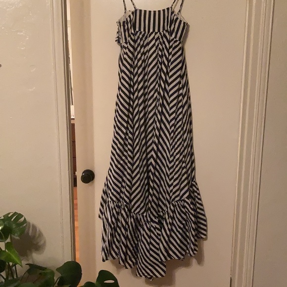 Black and white striped gown - Picture 4 of 4